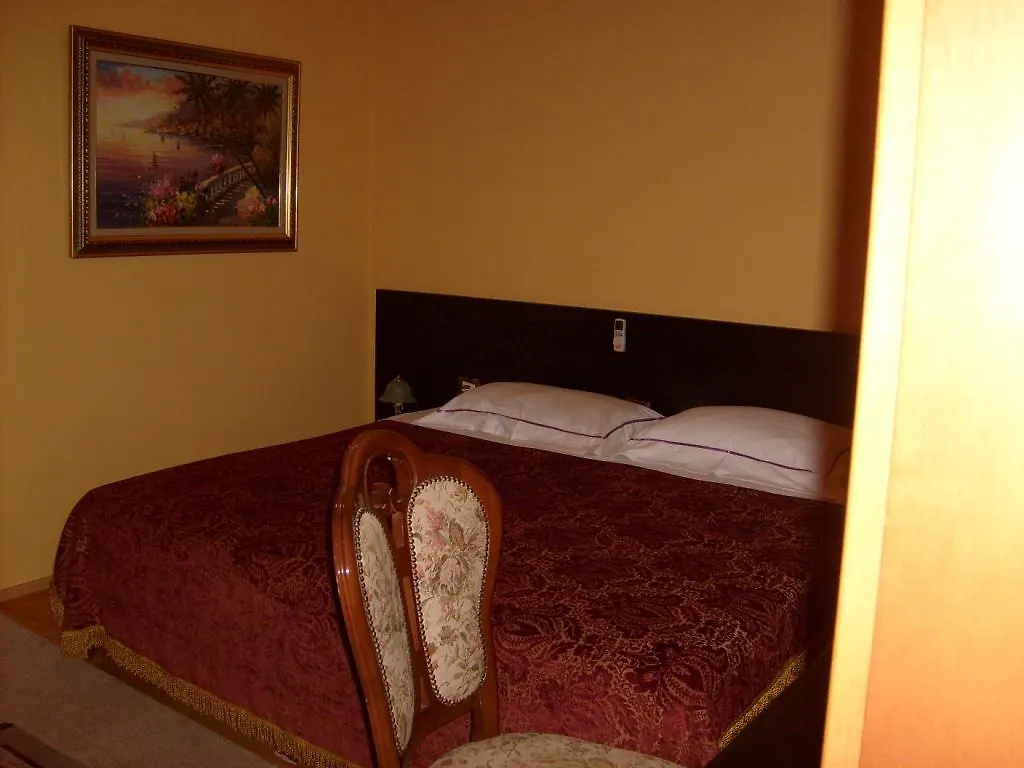 ***  Hotel Ferrari Tirane Albania